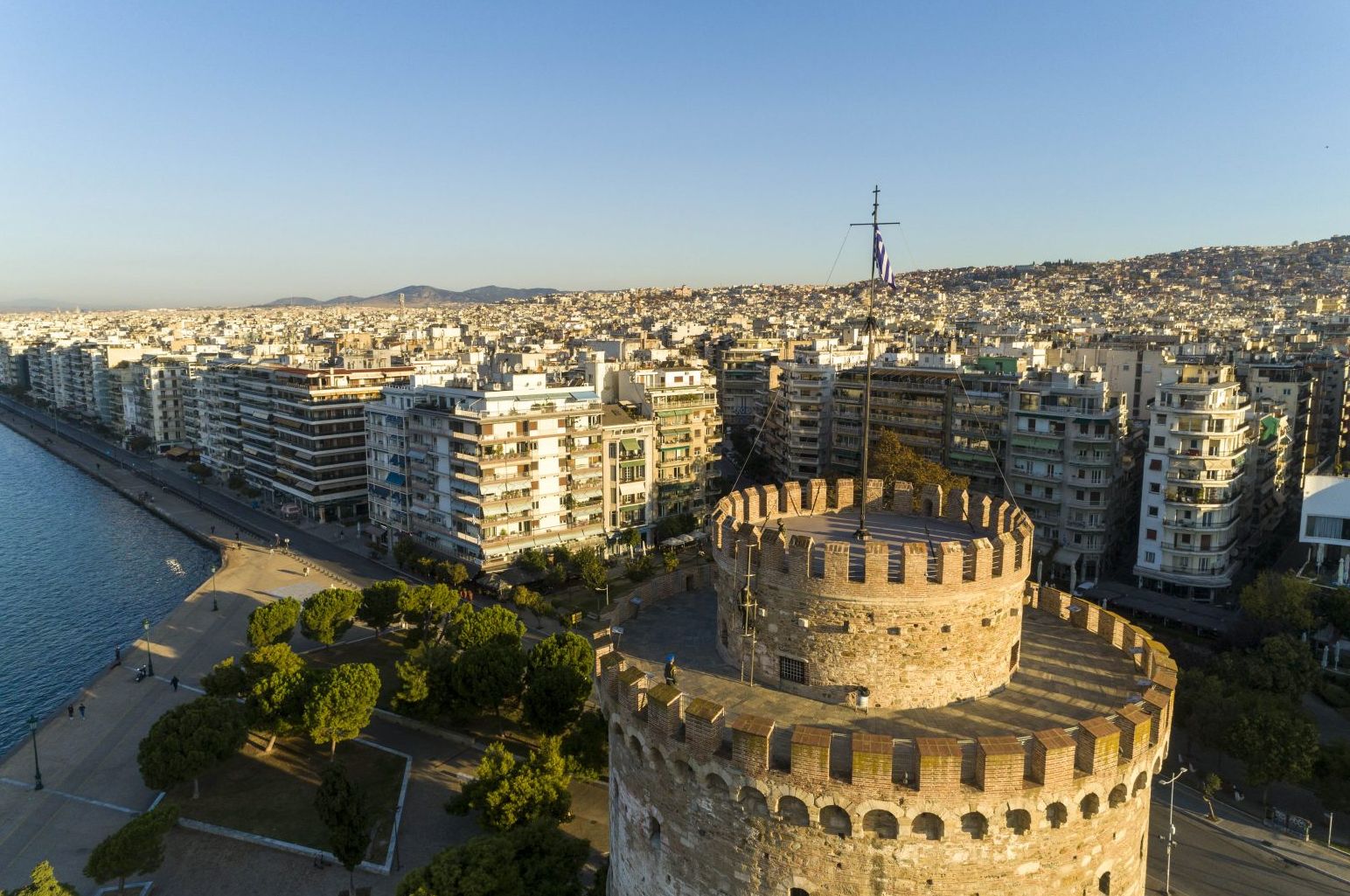Δεν ανοίγει το λιανεμπόριο σε Θεσσαλονίκη, Αχαΐα, Κοζάνη - Οι εκπλήξεις του ΦΕΚ για τα εμπορικά κέντρα