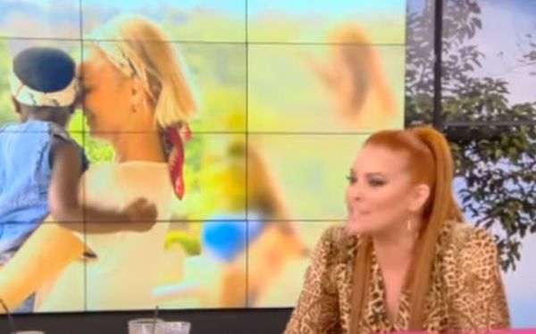 Σίσσυ Χρηστίδου: Βούρκωσε για την υιοθεσία που έκανε η Χριστίνα Κοντοβά