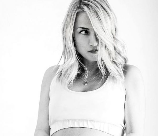 Μαρία Ηλιάκη: Ποζάρει με φουσκωμένη κοιλίτσα – Τα απίθανα σχόλια για το σώμα της