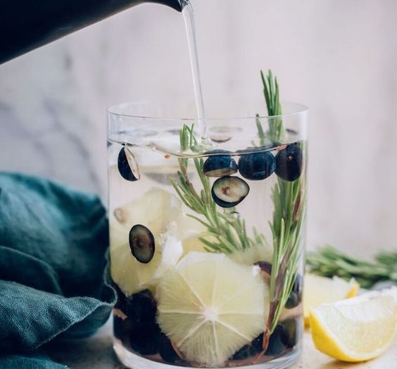 10 απολαυστικές και υγιεινές εναλλακτικές στα αναψυκτικά