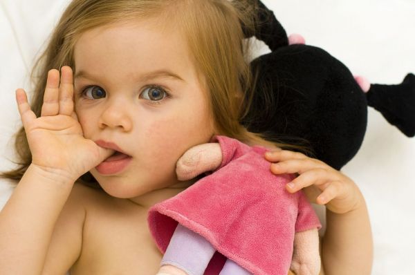 Πώς θα σταματήσει να πιπιλάει το δάχτυλό του το παιδί;