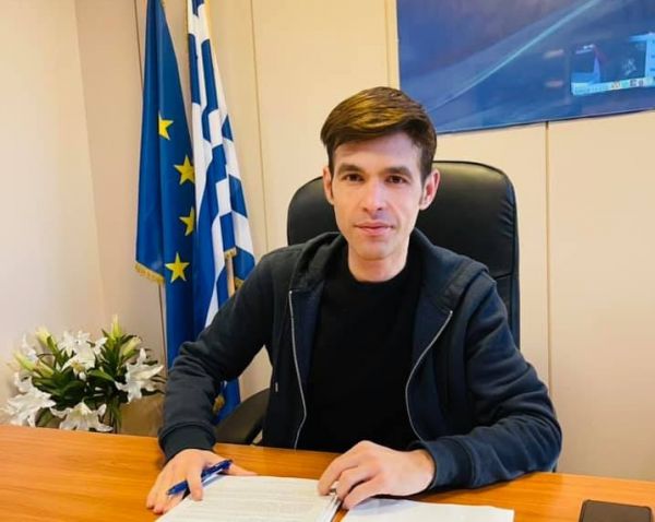 Μένιος Φουρθιώτης: Καλείται να επιστρέψει 50.000 ευρώ στον ΕΔΟΕΑΠ για τους «χρυσούς» μισθούς που δήλωσε