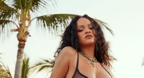 Η Ριάνα πήγε με τα εσώρουχα για δείπνο και ξετρέλανε τους θαυμαστές της