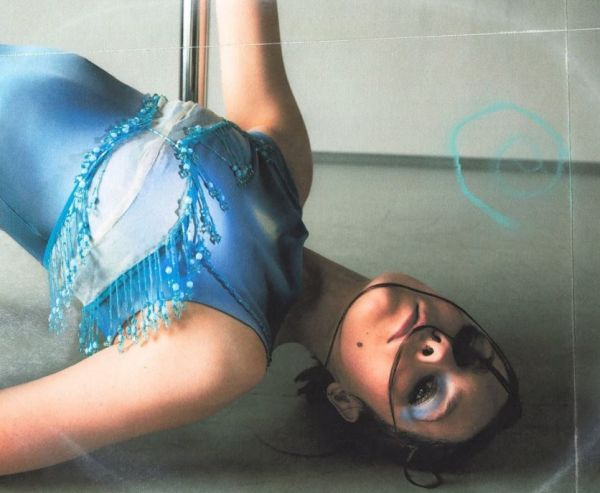 CH4RM: Ρωσικό επαρχιακό γκλαμ για την post-internet εποχή