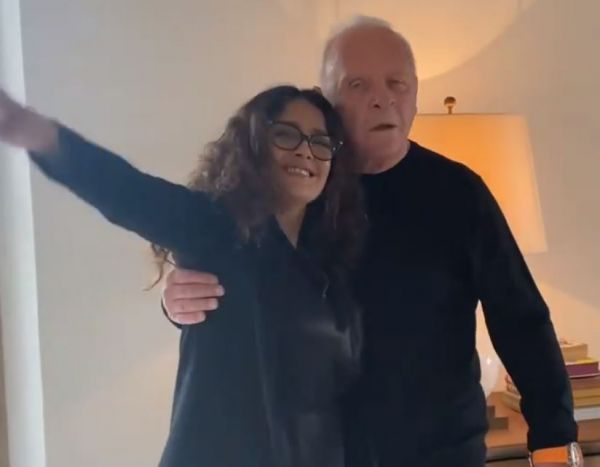 Άντονι Χόπκινς: Γιορτάζει το Όσκαρ του χορεύοντας με την Σάλμα Χάγιεκ