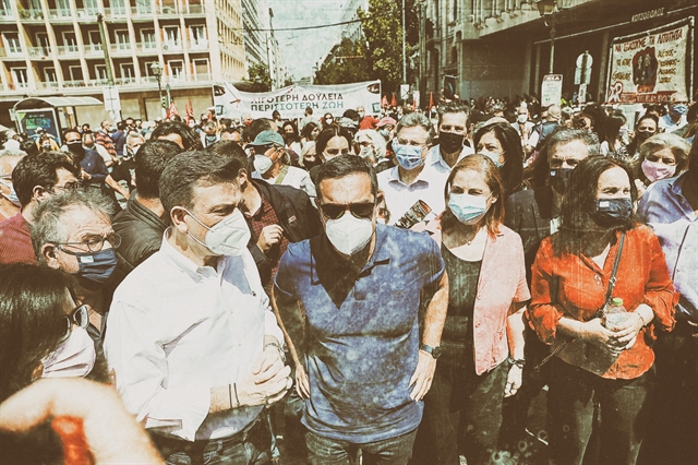 ΣΥΡΙΖΑ: Για μια κόκκινη ΠΑΣΚΕ και μια… πράσινη Αριστερά πάει ο Τσίπρας