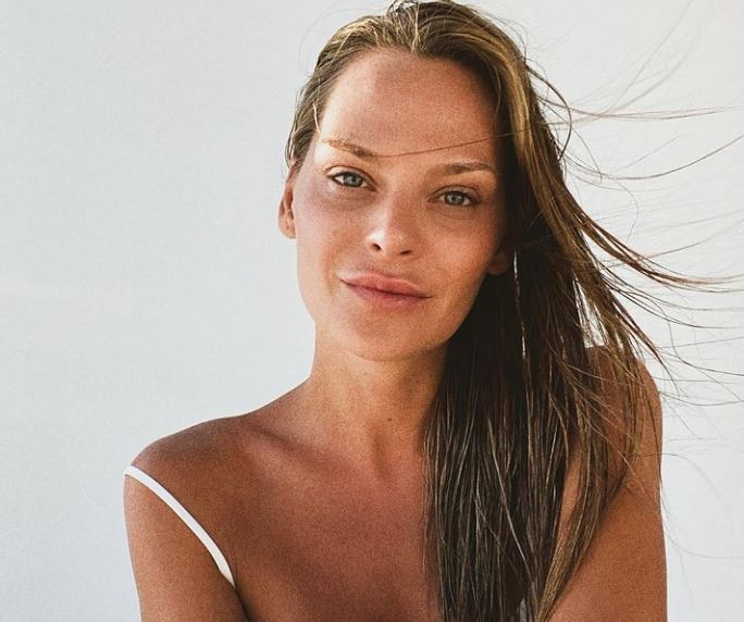 Υβόννη Μπόσνιακ – Αντώνης Ρέμος: Η τρυφερή ανάρτηση με την κούκλα κόρη τους