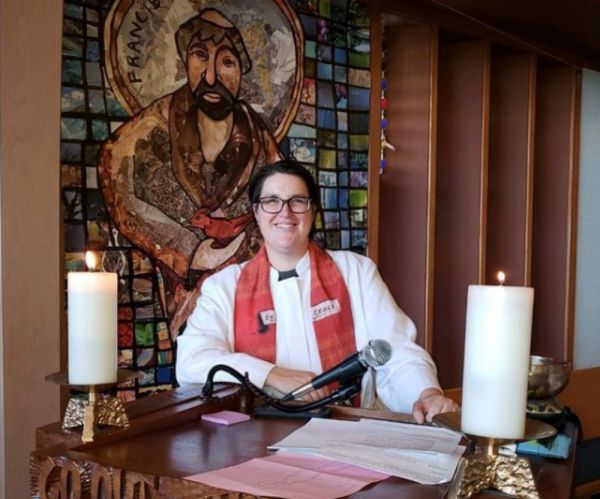 Megan Rohrer: Το πρώτο τρανς άτομο σε θέση ιερέα στην Ευαγγελική Εκκλησία