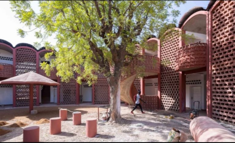 Ένα νοσοκομείο στην Σενεγάλη ανακυκλώνει τον αέρα του με φυσικό τρόπο