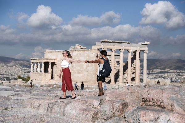 Κοροναϊός: Πού εντοπίζονται τα 877 κρούσματα – Ο χάρτης της διασποράς