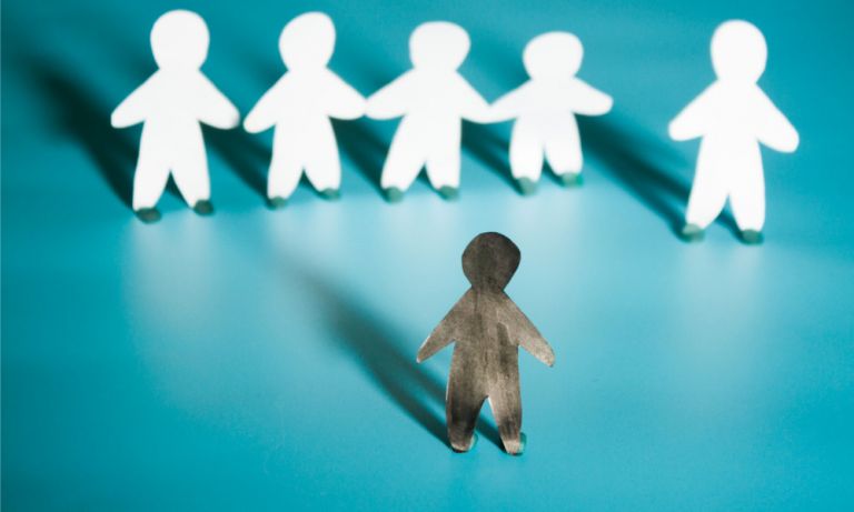 Ο ρατσισμός του «έτσι γουστάρω ρε, εγώ κάνω κουμάντο»