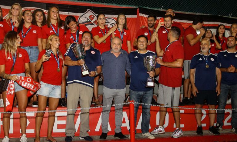 Θρύλος και στο Πόλο: Εγραψαν ιστορία τα κορίτσια του Ολυμπιακού