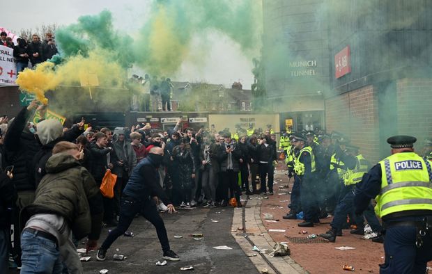 Απειλείται με «βαριά καμπάνα» η Γιουνάιτεντ για την εισβολή των οπαδών