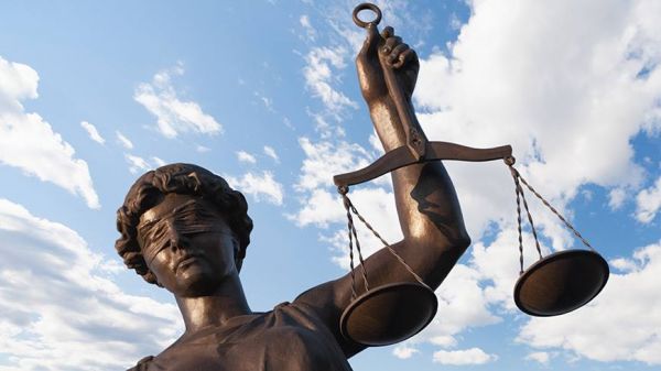 Κοροναϊός: Το 58% σε δημοκρατικές χώρες πιστεύει ότι περιορίστηκαν ελευθερίες