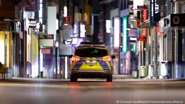 Κολωνία: Κορονοπάρτι με χασίς για… γιατρούς