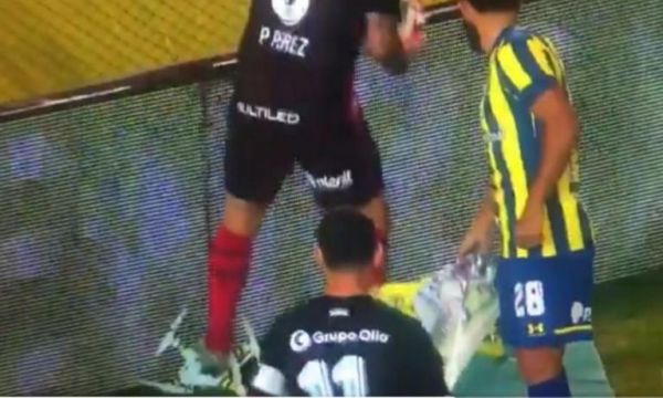 Παίκτης στην Αργεντινή νευρίασε με drone που εισέβαλε στο γήπεδο και… το έσπασε