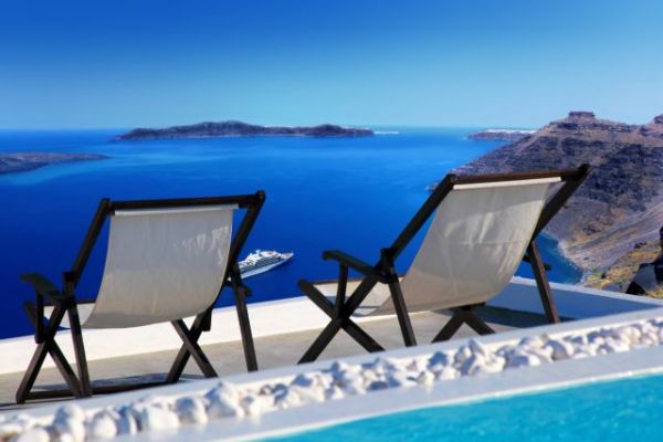 Sun: Τα ελληνικά νησιά δεν θα μπουν αμέσως στη βρετανική «πράσινη» λίστα
