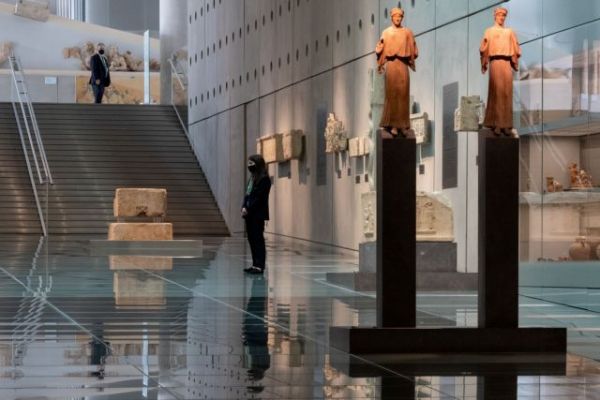 Κοροναϊός: Καλοκαίρι σε επιφυλακή – Αγωνία για νέες μεταλλάξεις και πρόωρο «χειμώνα» από Σεπτέμβριο