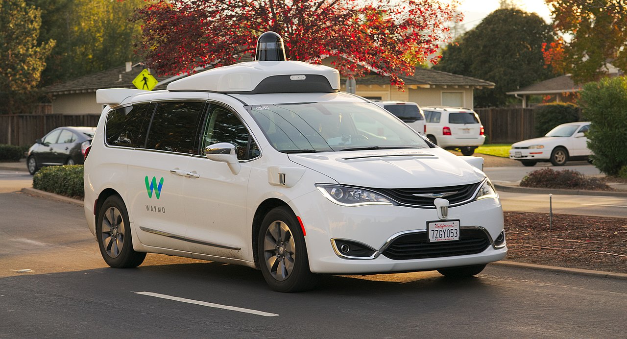 Google και αυτοκινητοβιομηχανίες έτοιμες να λανσάρουν ρομποτικά ταξί στις ΗΠΑ