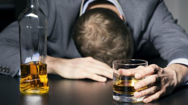 ΟΟΣΑ: Αυξήσεις φόρων φέρνει η υπερκατανάλωση αλκοόλ