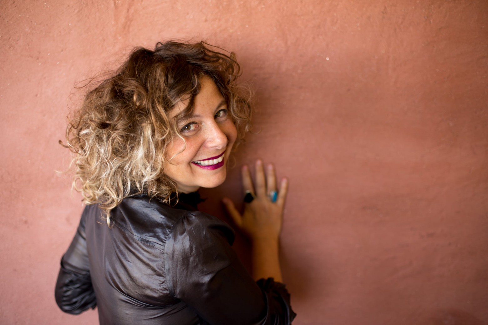 Έλλη Παπακωνσταντίνου: H Ελληνίδα που σκηνοθετεί στο Φεστιβάλ της Αβινιόν και στο Βασιλικό Θέατρο της Σουηδίας