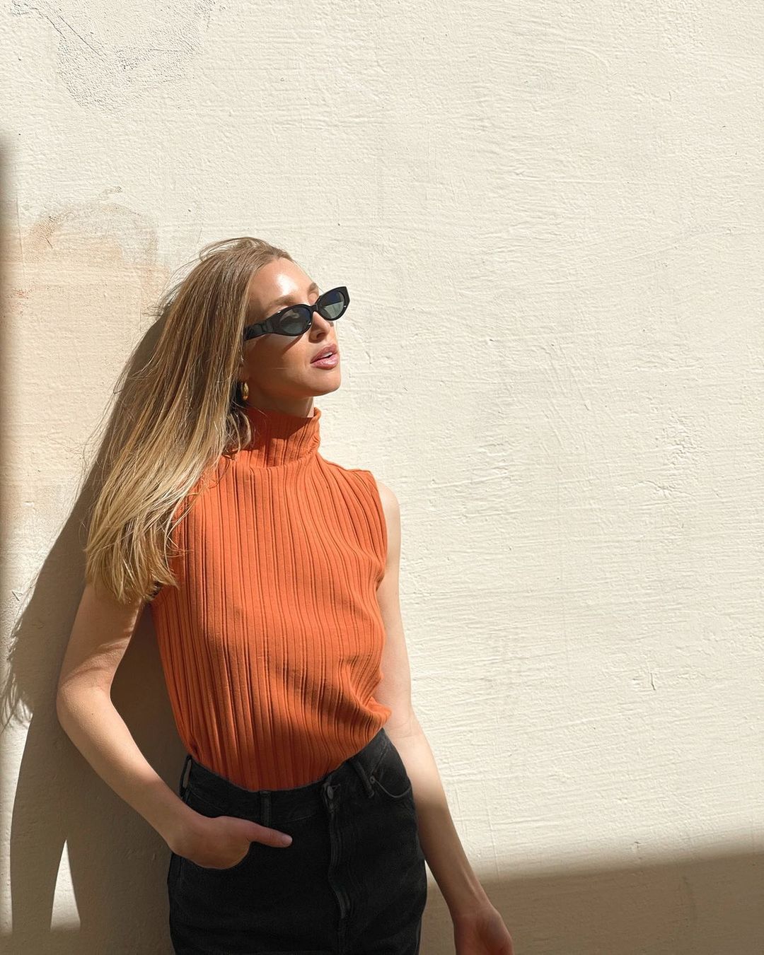 Ήρθε η εποχή για αμάνικα – Ιδέες για ανοιξιάτικα outfits