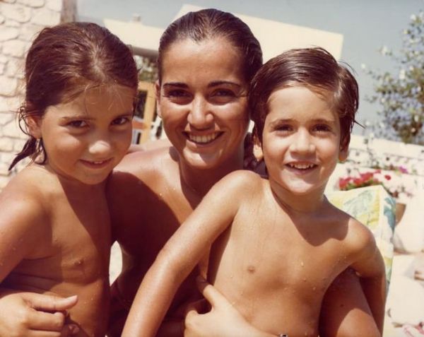 Μπακογιάννης: Η ανάρτηση για την γιορτή της Μητέρας και το τρολάρισμα για την τριπλή μάσκα