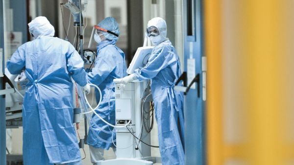 Τζανάκης: Όλοι οι νοσηλευόμενοι με κοροναϊό στην Κρήτη είναι ανεμβολίαστοι – Εξαίρεση μία ηλικιωμένη