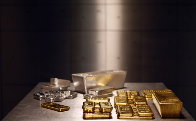 Χρυσός: Σταθεροποιείται πάνω από το όριο των 1.900 δολαρίων