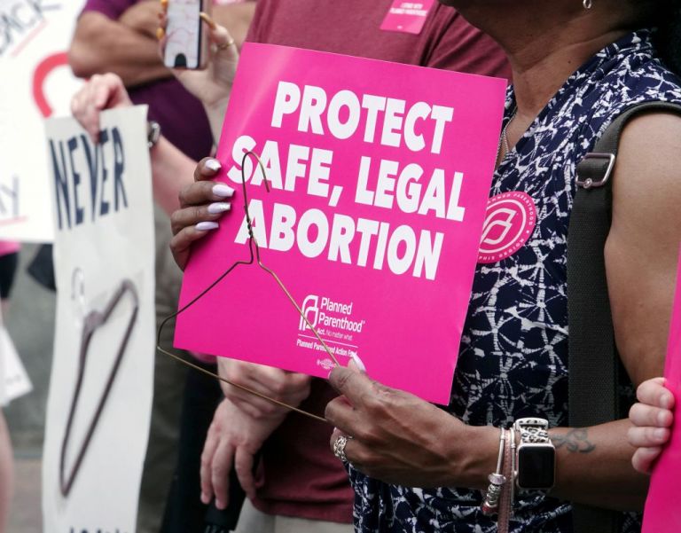 ΗΠΑ: Πρόταση να καλυφθεί ασφαλιστικά η άμβλωση σε ομοσπονδιακό επίπεδο