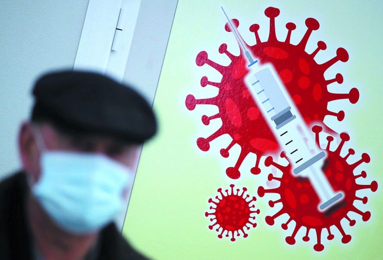 Εμβόλιο AstraZeneca: Τι ισχύει για θρομβώσεις και ηλικιακά όρια – Ποιοι κινδυνεύουν περισσότερο