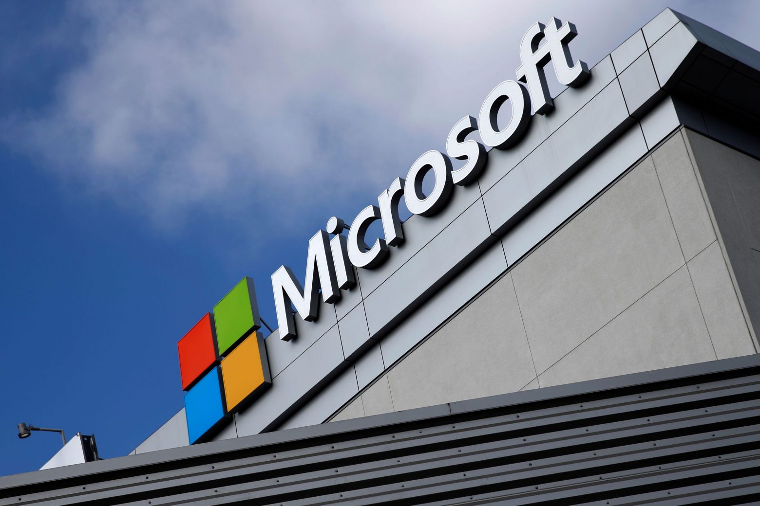 Microsoft: Τα δεδομένα των Ευρωπαίων χρηστών θα αποθηκεύονται στην ΕΕ