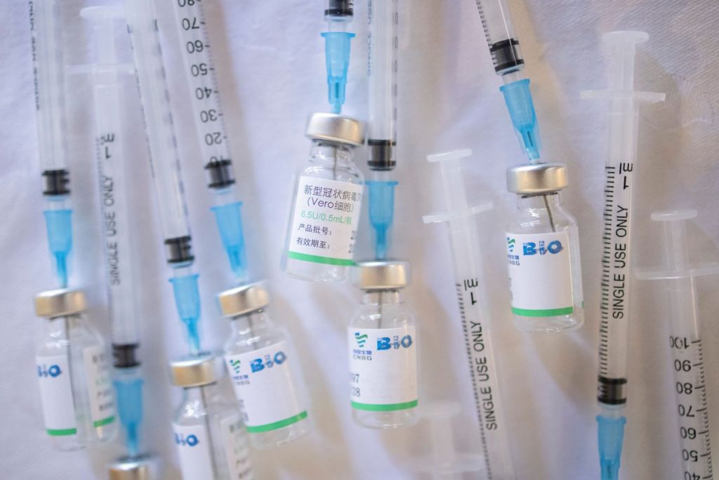 Κοροναϊός: Εγκρίθηκε από τον ΠΟΥ το πρώτο κινεζικό εμβόλιο