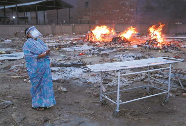 Αρουντάτι Ρόι: «Αυτό που συμβαίνει στην Ινδία είναι έγκλημα κατά της ανθρωπότητας»