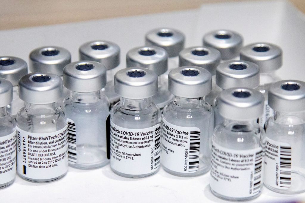 Το εμβόλιο της Pfizer σταθερό για έναν μήνα σε θερμοκρασία απλού ψυγείου