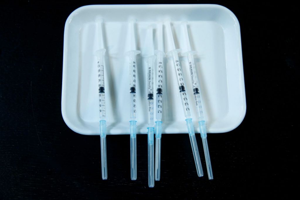 Εμβόλιο Covid-19: Κορυφαίοι ειδικοί αμφισβητούν την ανάγκη για ενισχυτικές δόσεις