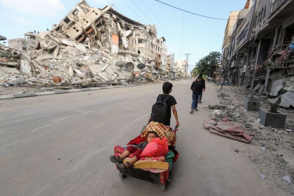 Γάζα: Βαρύς φόρος αίματος, με χιλιάδες εκτοπισμένους αμάχους – «Σε μία εβδομάδα θα έχουμε καταρρεύσει»