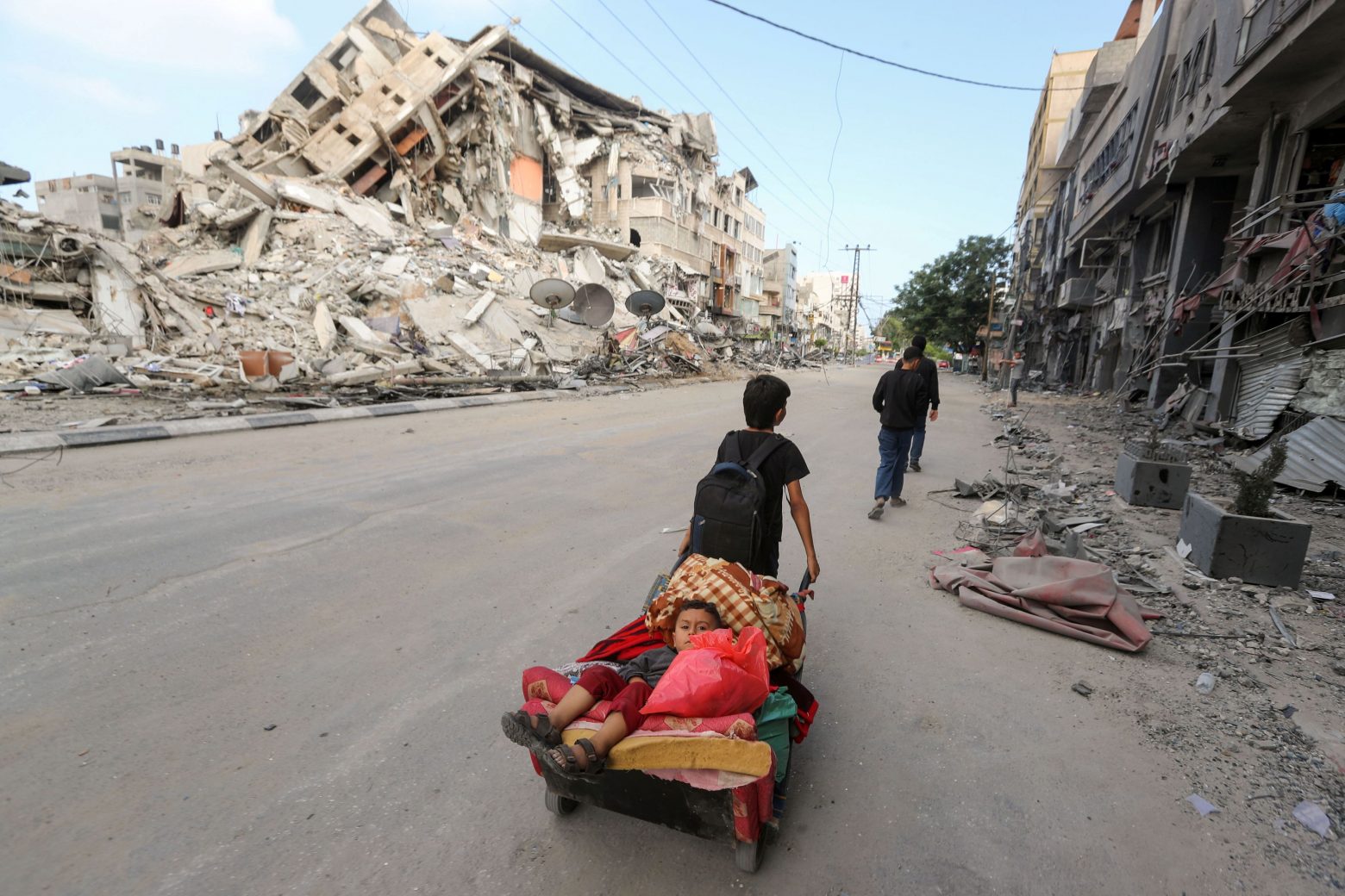 Γάζα: Βαρύς φόρος αίματος, με χιλιάδες εκτοπισμένους αμάχους - «Σε μία  εβδομάδα θα έχουμε καταρρεύσει» | in.gr
