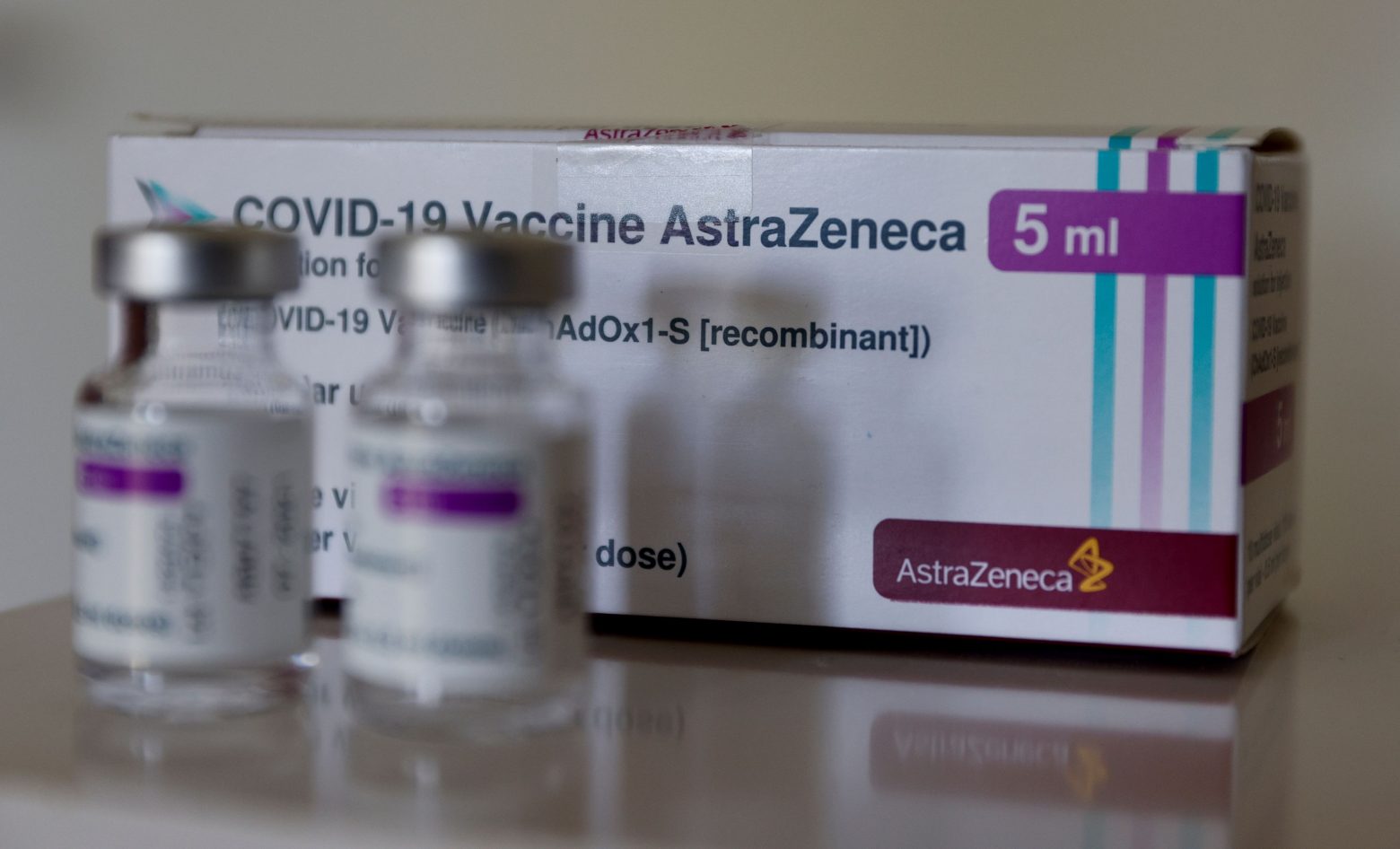 Εμβόλιο AstraZeneca: Να μην χορηγείται δεύτερη δόση σε όσους εμφάνισαν θρόμβους, λέει ο ΕΜΑ