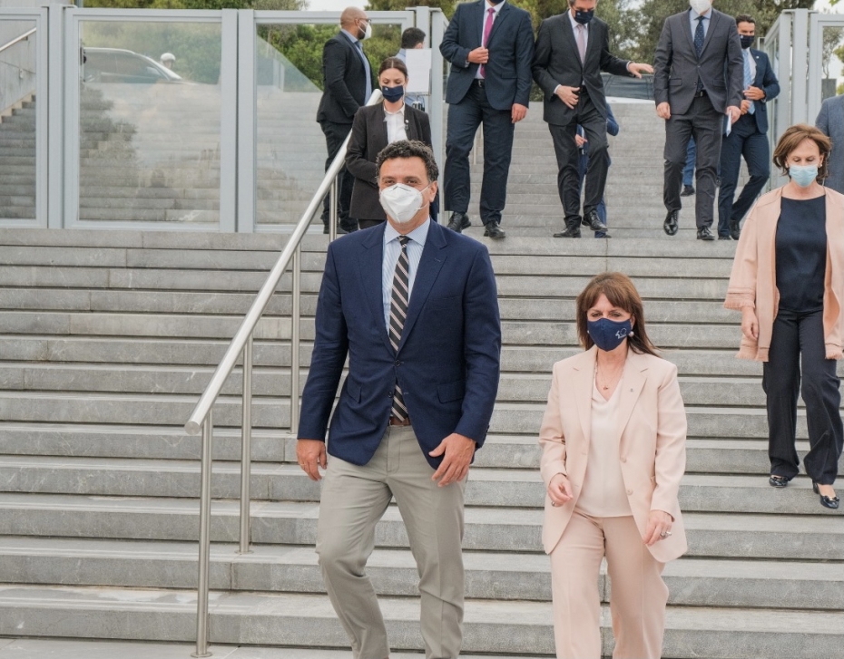 Βασίλης Κικίλιας: «Επιλέγω να μην καπνίζω» – Η εφαρμογή του αντικαπνιστικού νόμου είναι μία παρακαταθήκη