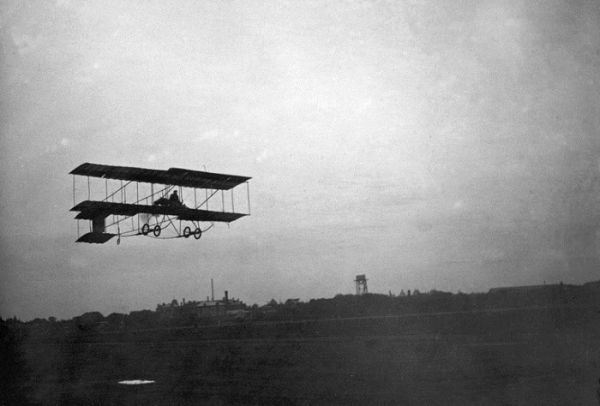 «Ο άνθρωπος από τον Ουρανό» – Η πρώτη πτήση με αεροπλάνο στην Ελλάδα