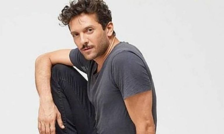 Δημήτρης Μοθωναίος: «Ο κακοποιητής μου ήταν ο ήρωας των παιδικών μου χρόνων»