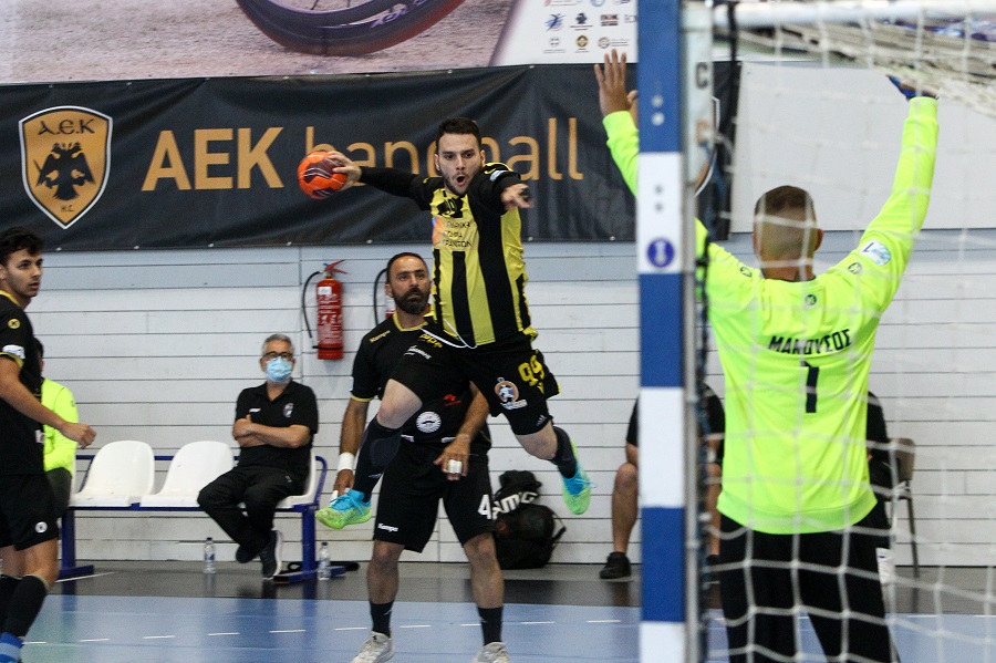 Άνετα η ΑΕΚ (43-23)