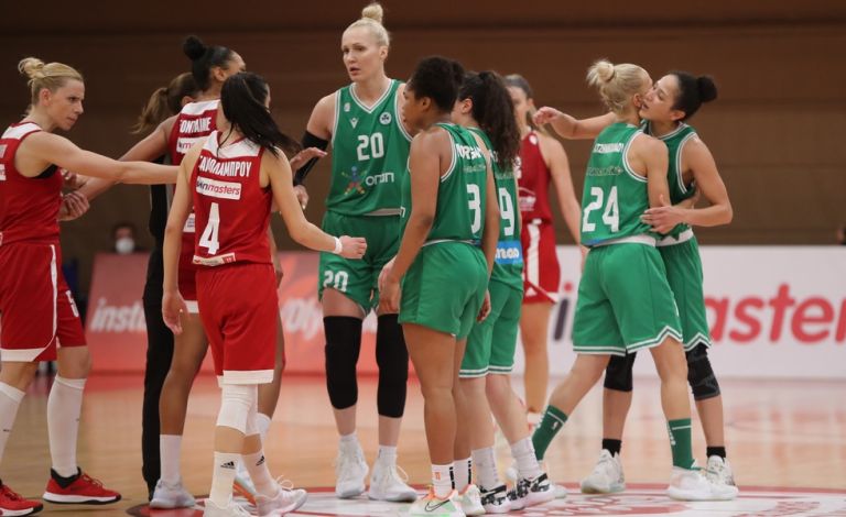 Ολυμπιακός – Παναθηναϊκός: Πώς δικαιολογεί ο Κορομηλάς τη σκανδαλώδη απόφασή του