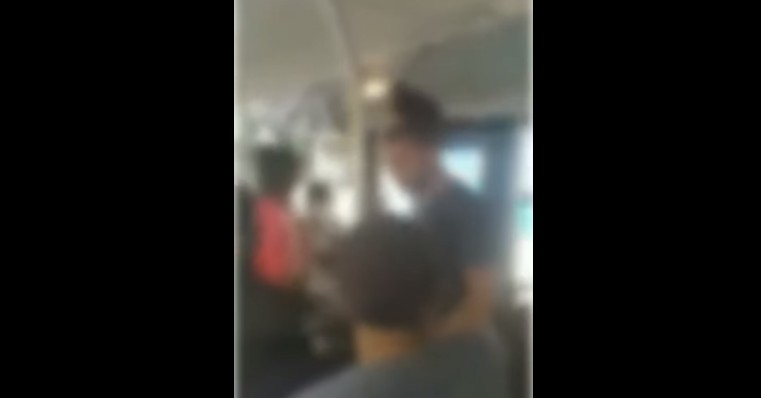 Ρατσιστική φρασεολογία από επιβάτη λεωφορείου σε άνδρα: «Go back to Africa»