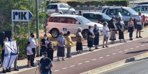 Κύπρος: Διαμαρτυρία με σταυρούς και εικόνες έξω από το ΡΙΚ για το «El Diablo»