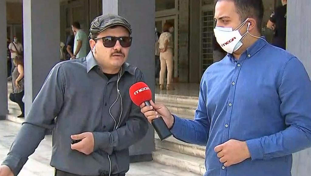 Ο Κουτσαβάκης σε νέες viral δηλώσεις έξω από τα δικαστήρια