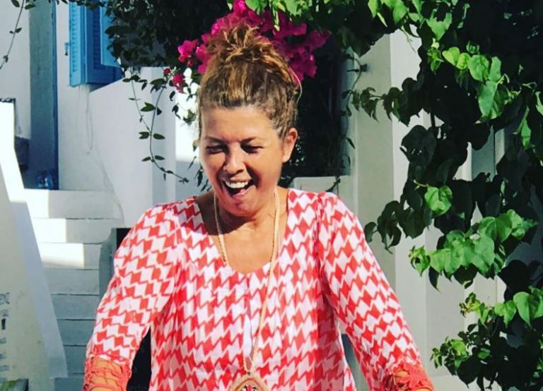 Σοφία Αλιμπέρτη: Φωτογραφίζει τον γιο της στην Πάρο