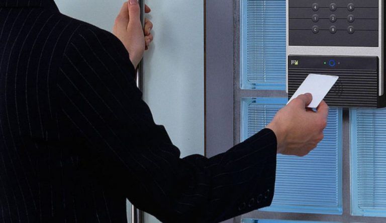 Χατζηδάκης: Συνολικά 300.000 πολίτες θα πάνε δωρεάν διακοπές