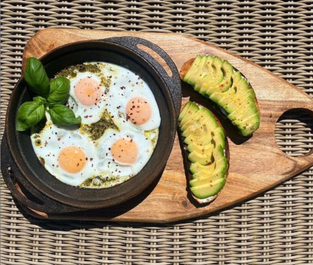 Αυγά πέστο: Φτιάξτε εύκολα την τελευταία viral συνταγή του TikTok